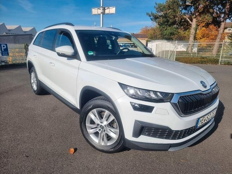 Weiß Gebraucht 2022 Skoda Kodiaq Ambition SUV | 25.900 € (Guter Preis) - Bild 1/4