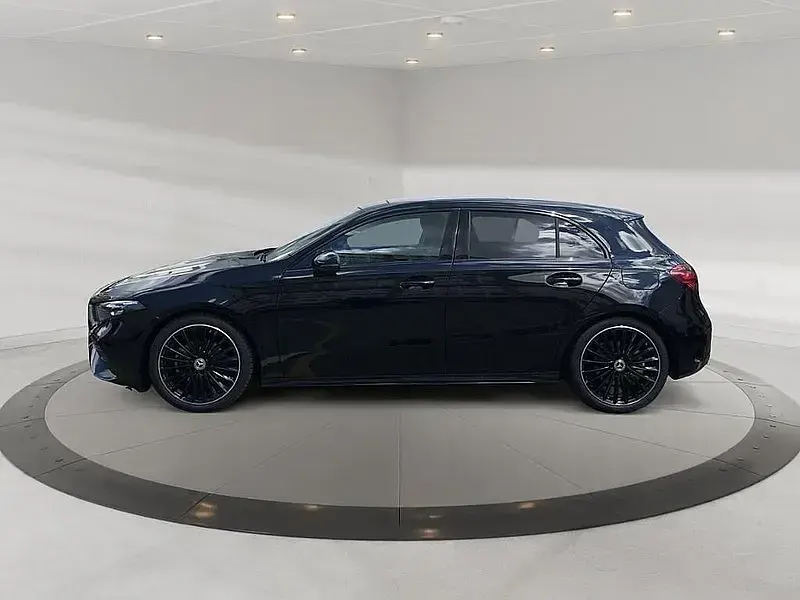 Gebraucht Mercedes A200 163 PS (119 kW) 2026 Schwarz kosmosschwarz metallic Limousine