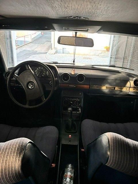 Gebraucht Mercedes 200 111 PS (81 kW) 1981 Weiß Limousine