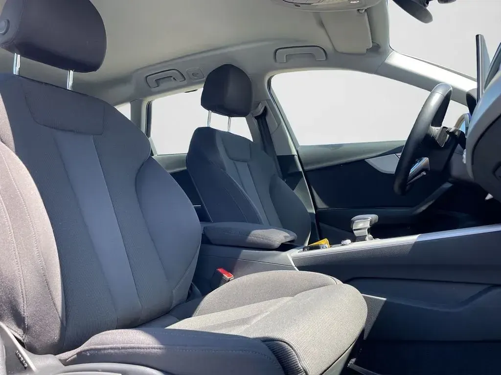 Gebraucht Audi A4 Advanced Plus 163 PS (119 kW) 2023 Navarrablau metallic Kombi
