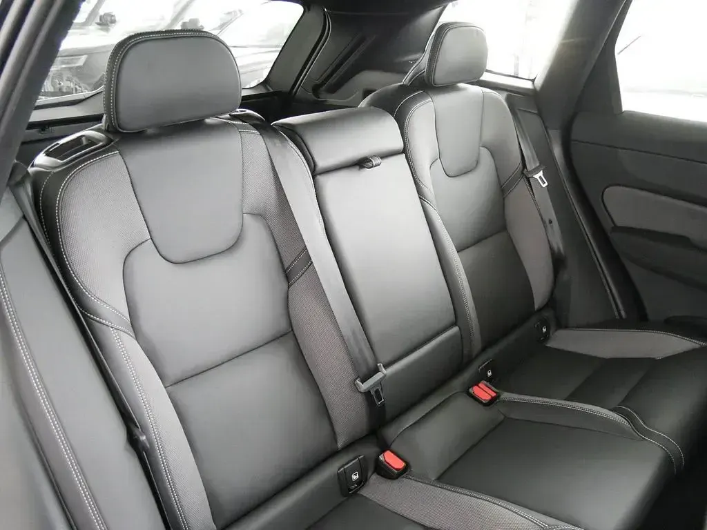Gebraucht Volvo XC60 Plus 250 PS (183 kW) 2025 Schwarz SUV