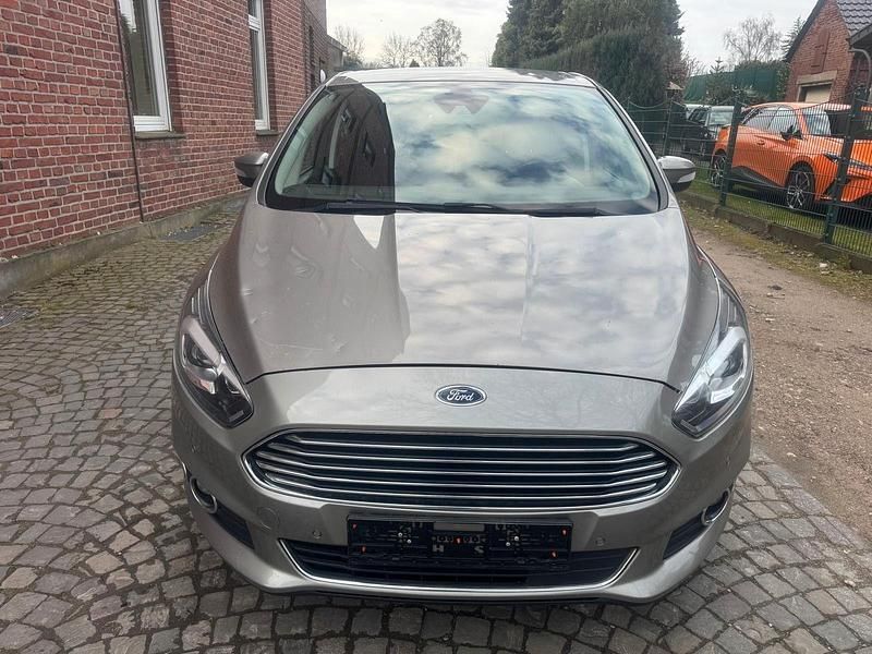 Gebraucht Ford S-MAX Titanium 150 PS (110 kW) 2017 Beige Van / Kleinbus