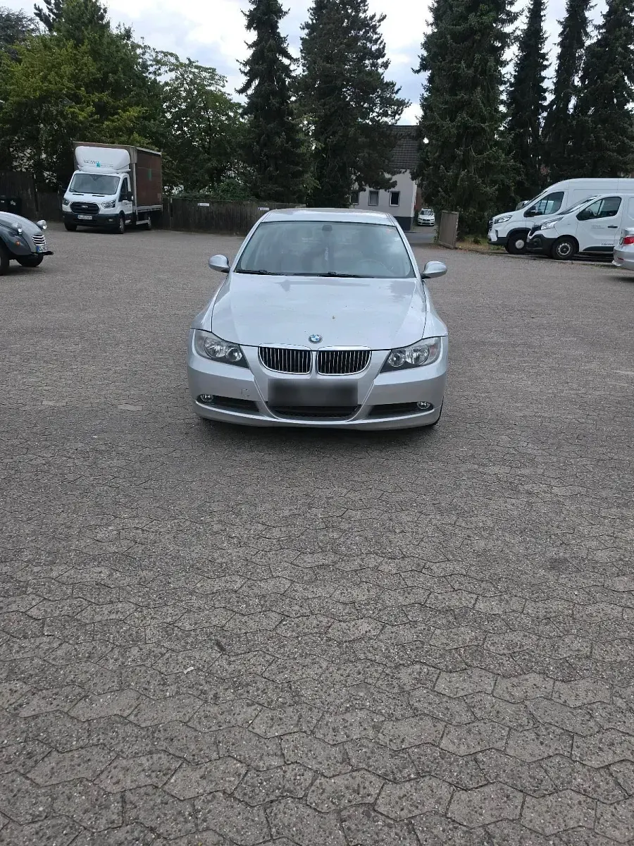 Gebraucht BMW 318 177 PS (130 kW) 2007 Grau Limousine