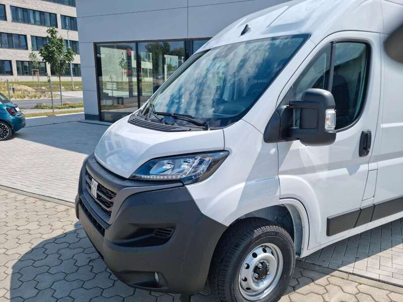 Weiß Gebraucht 2023 Fiat Ducato Easy Van | 29.400 € (Guter Preis) - Bild 1/4