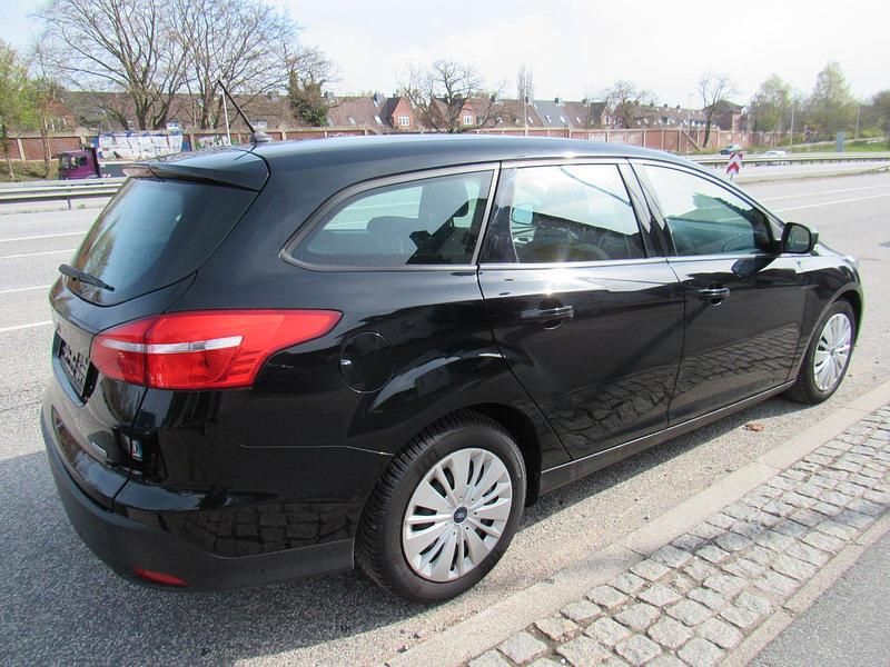 Usata Ford Focus 101 CV (74 kW) 2017 Nero Station wagon