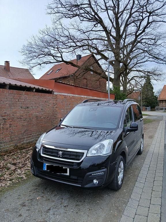 Gebraucht Peugeot Partner Allure 99 PS (72 kW) 2016 Schwarz Van / Kleinbus
