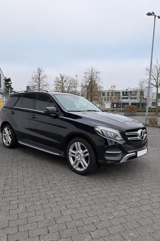 Gebraucht Mercedes GLE250 204 PS (150 kW) 2016 Schwarz SUV
