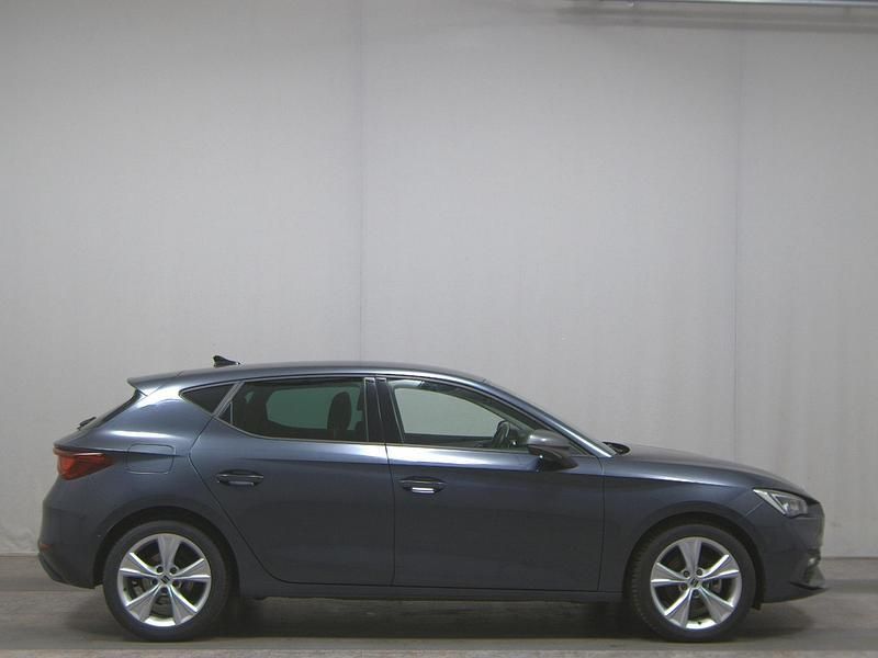 Grau Gebraucht 2021 Seat Leon FR-Line Limousine | 16.380 € (Guter Preis) - Bild 1/4