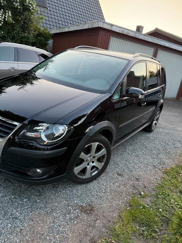 Schwarz Gebraucht 2009 VW Touran Van / Kleinbus | 5.000 € - Bild 1/4