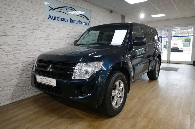 Malachitgrün (p) Gebraucht 2013 Mitsubishi Pajero Inform SUV | 19.945 € (Teuer) - Bild 1/4