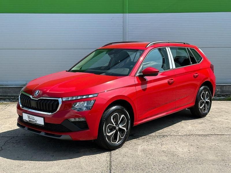 Red metallic Neu 2025 Skoda Kamiq SUV | 24.350 € (Superpreis) - Bild 1/2