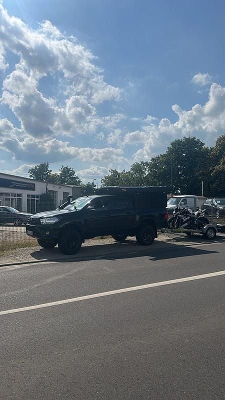 Schwarz Gebraucht 2016 Toyota HiLux Abholung | 52.999 € - Bild 1/4
