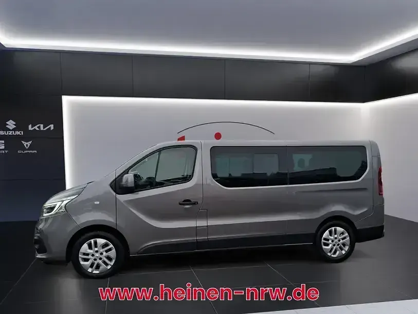 Gebraucht Renault Trafic Life 170 PS (125 kW) 2019 Grau Van / Kleinbus