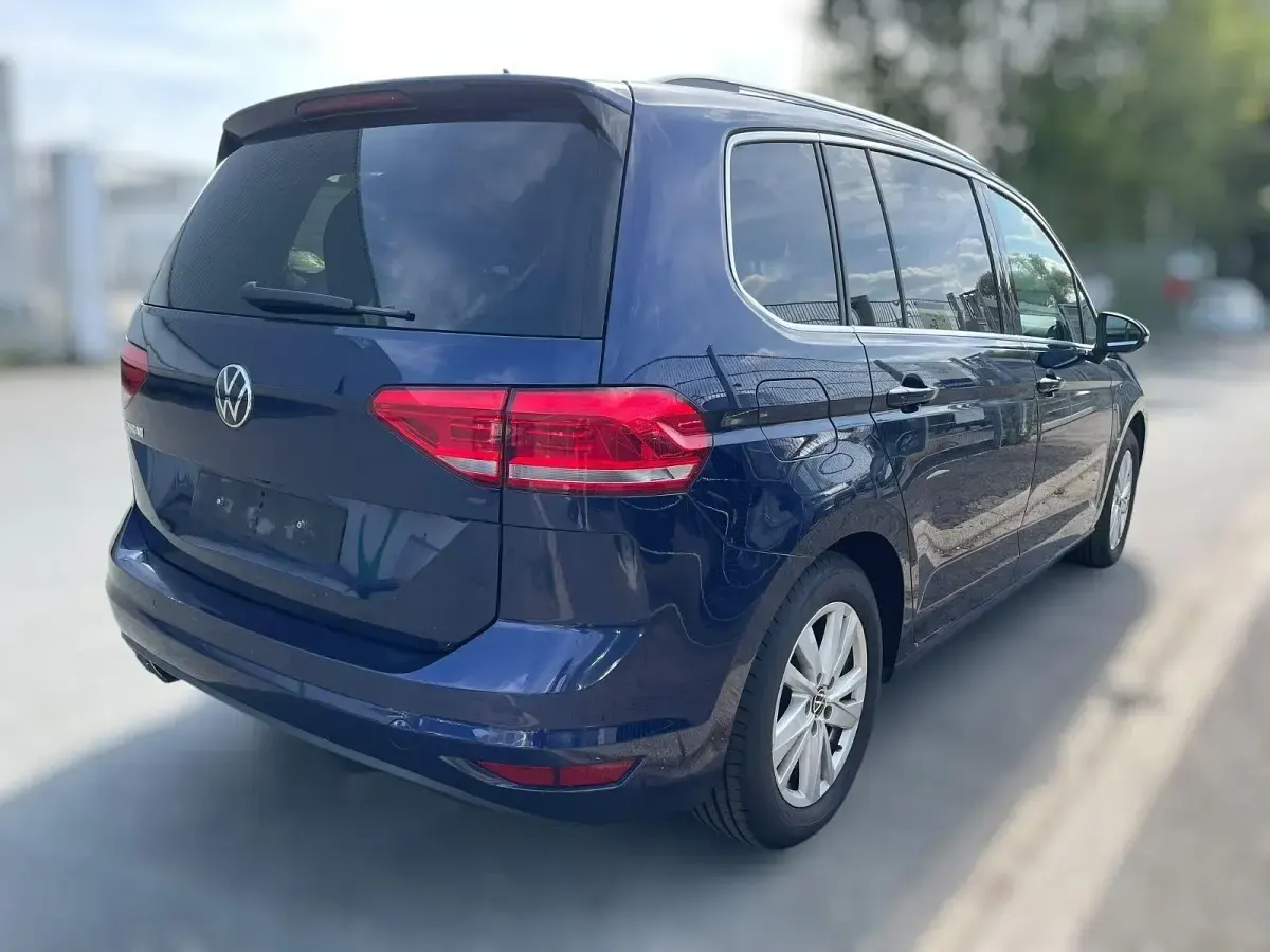 Gebraucht VW Touran Highline 150 PS (110 kW) 2021 Blau Van / Kleinbus