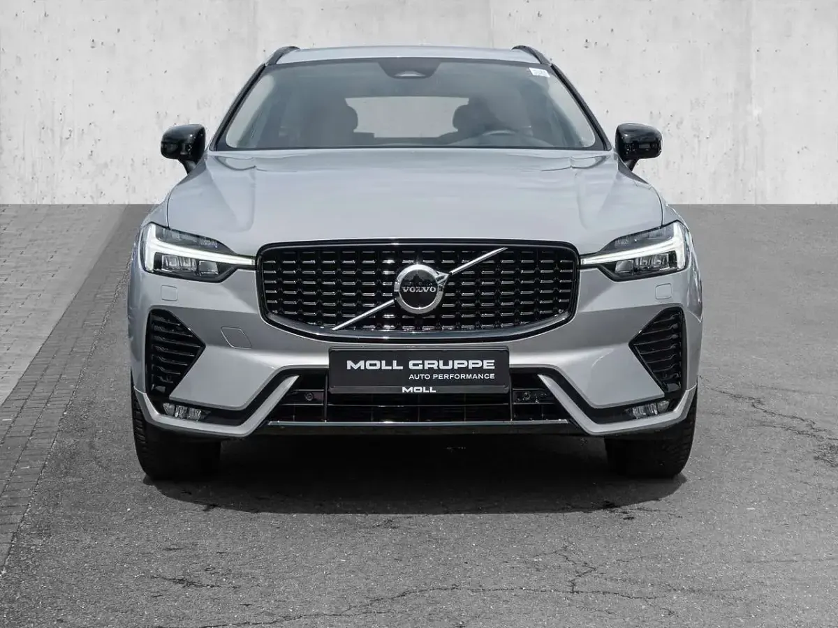 Gebraucht Volvo XC60 Plus 197 PS (144 kW) 2024 Silver dawn / metallic SUV