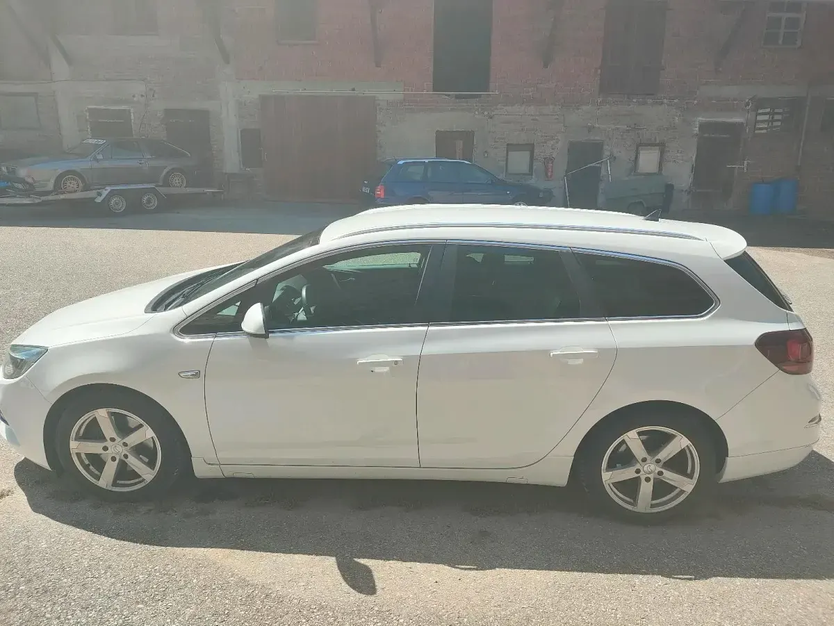 Gebraucht Opel Astra 195 PS (143 kW) 2014 Weiß Kombi
