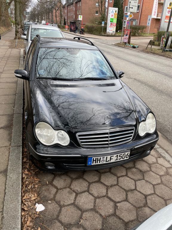 Schwarz Gebraucht 2006 Mercedes 220 Avantgarde Kombi | 2.500 € (Guter Preis) - Bild 1/4