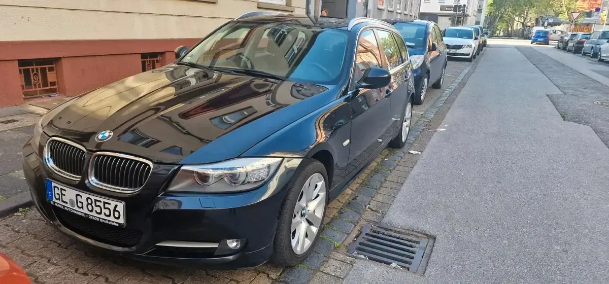 Gebraucht BMW 318 143 PS (105 kW) 2012 Schwarz Kombi