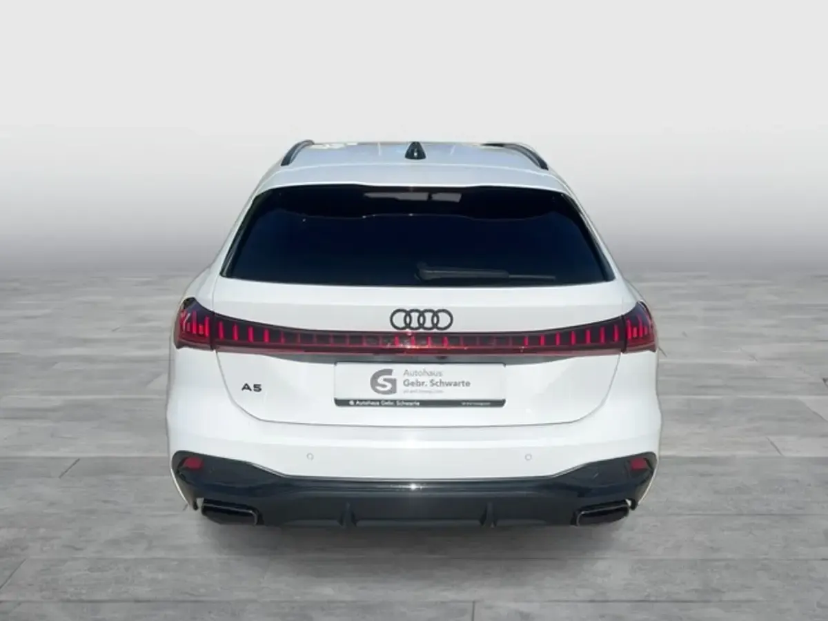 Second-hand Audi A5 S-Line 204 CP (150 kW) 2025 Alb Break