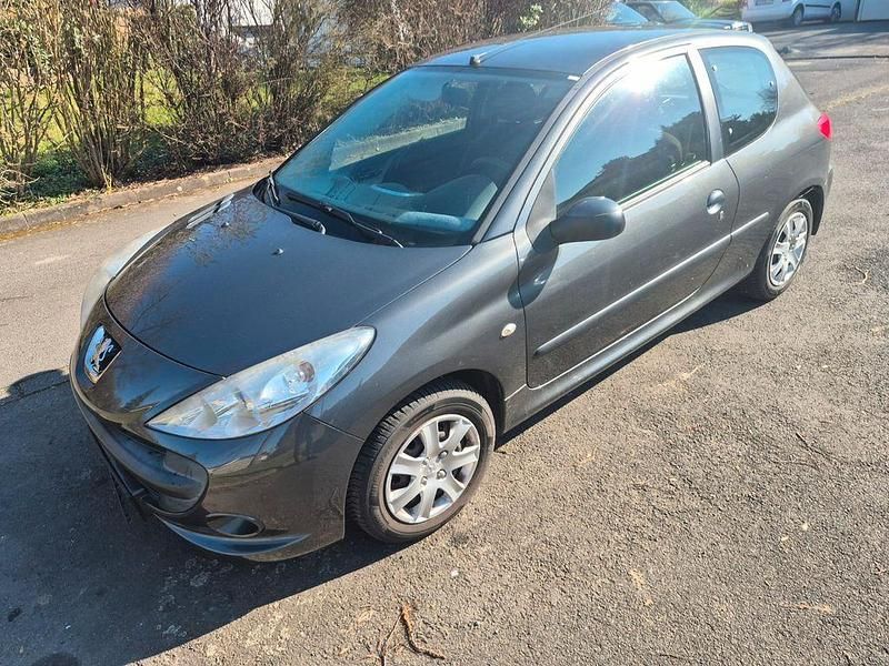 Gebraucht Peugeot 206+ Basis 73 PS (53 kW) 2011 Grau Kleinwagen