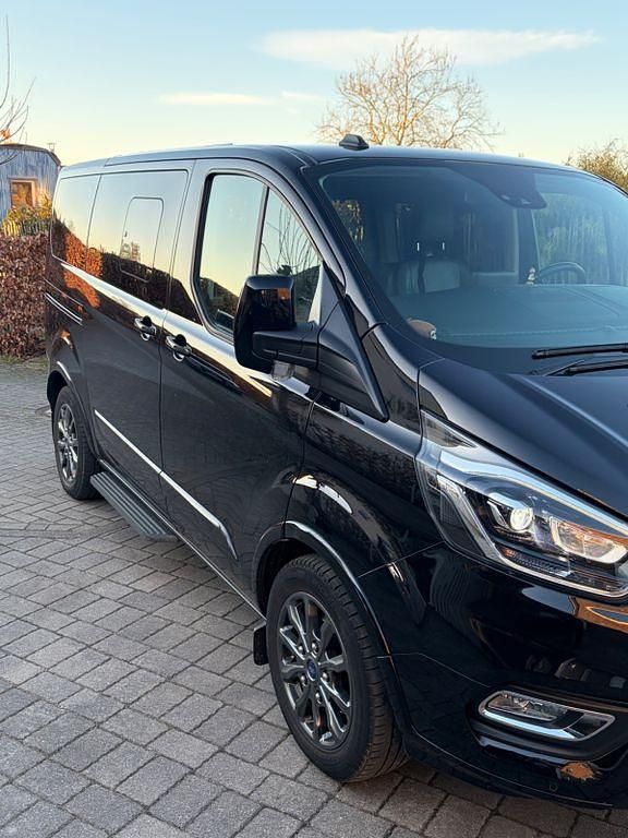 Gebraucht Ford Tourneo 185 PS (136 kW) 2020 Schwarz Van / Kleinbus
