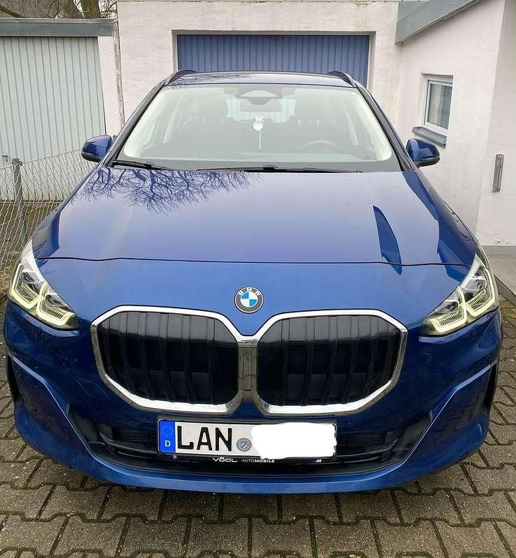 Blau Gebraucht 2022 BMW 218 Active Tourer Van / Kleinbus | 25.900 € (Teuer) - Bild 1/4