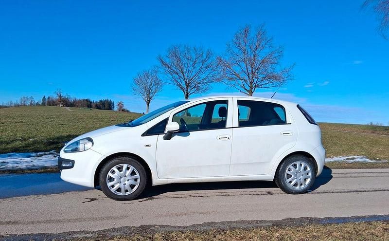 Weiß Gebraucht 2011 Fiat Punto Evo Dynamic Kleinwagen | 3.950 € (Etwas zu teuer) - Bild 1/4