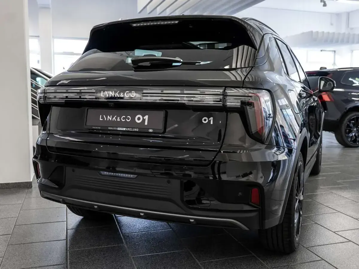 Nouă Lynk & Co 01 280 CP (205 kW) 2025 Negru SUV