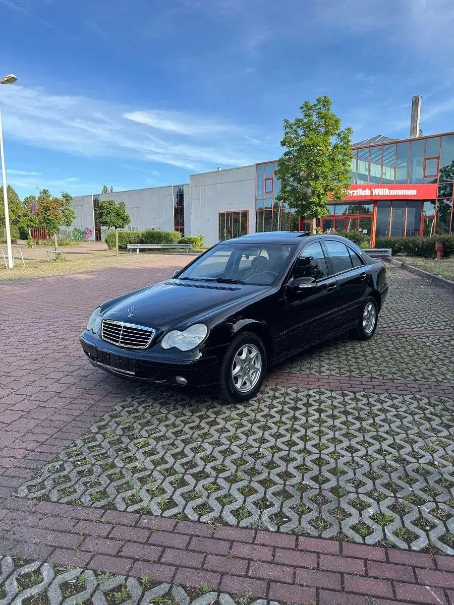 Gebraucht Mercedes C180 143 PS (105 kW) 2003 Schwarz Limousine