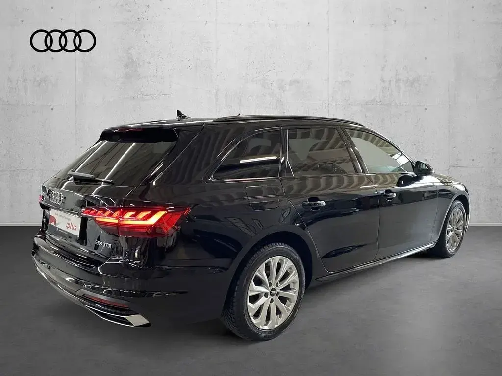 Gebraucht Audi A4 Ambiente 163 PS (119 kW) 2021 Mythosschwarz metallic Kombi