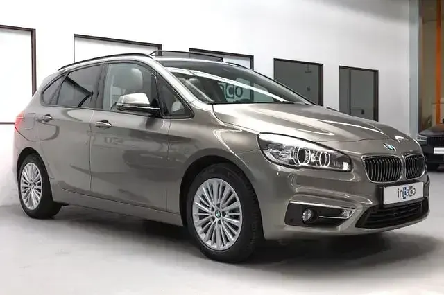 Gebraucht BMW 225 Active Tourer Comfort Edition 231 PS (169 kW) 2015 Silber Van / Kleinbus