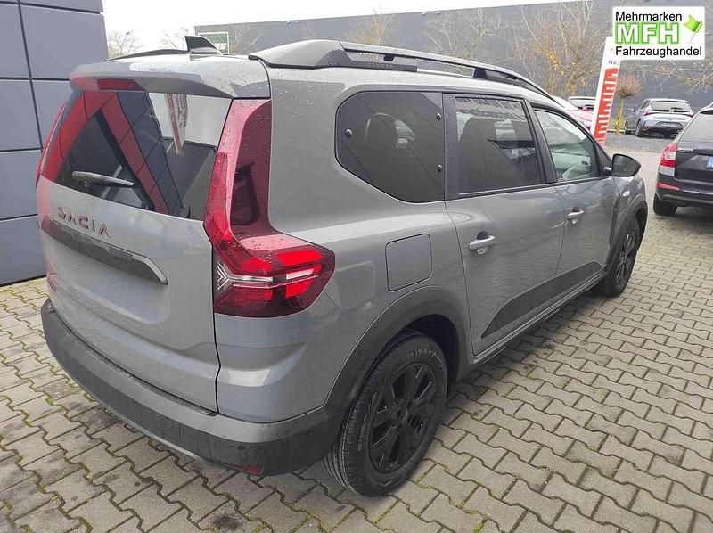 Neu Dacia Jogger Extreme 101 PS (74 kW) 2026 Urban grau Van / Kleinbus