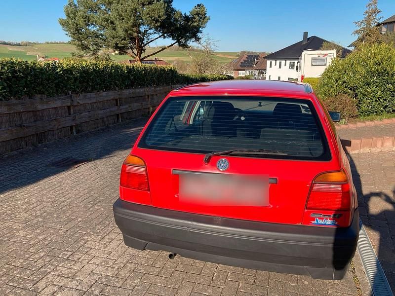 Second-hand VW Golf III 75 CP (55 kW) 1994 Roșu Berlinǎ