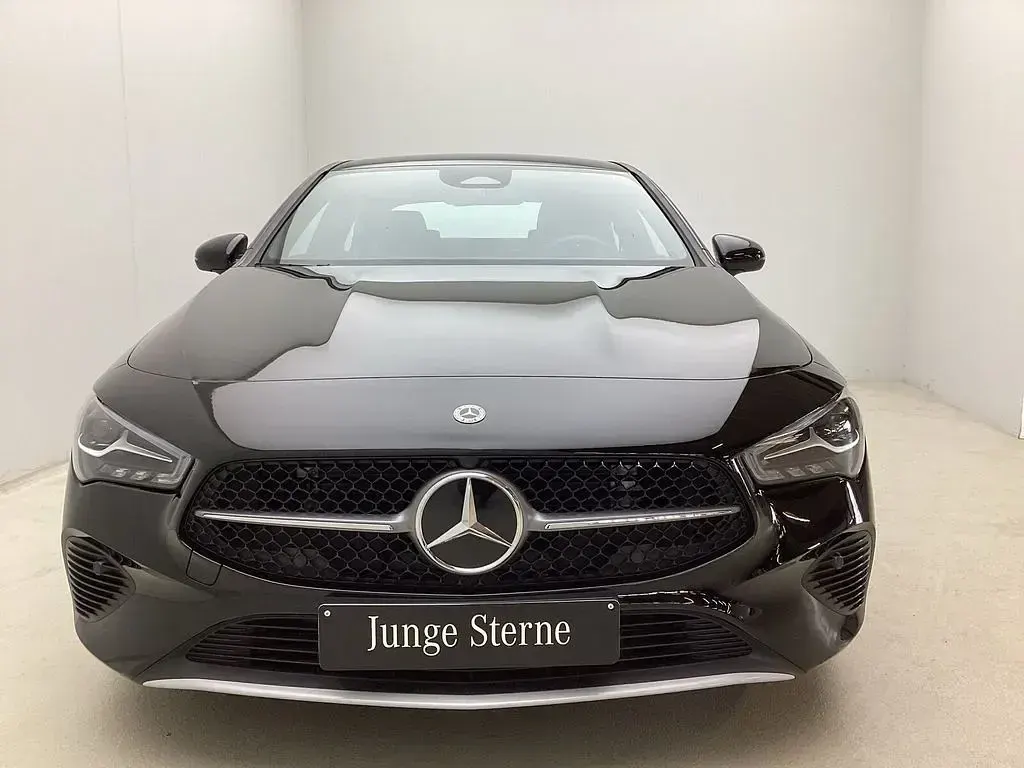 Gebraucht Mercedes CLA200 163 PS (119 kW) 2024 Unilack nachtschwarz Coupé