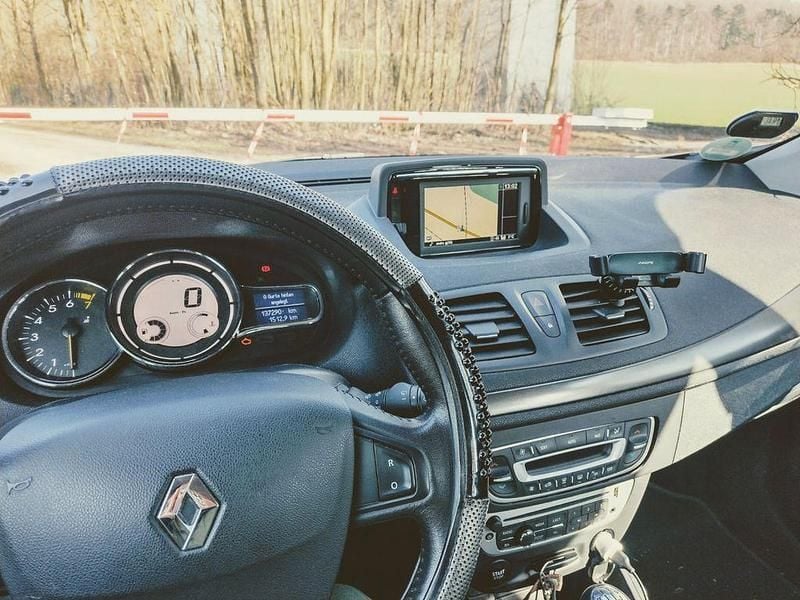 Schwarz Gebraucht 2014 Renault Mégane III Initiale Paris Limousine | 5.000 € (Guter Preis) - Bild 1/4