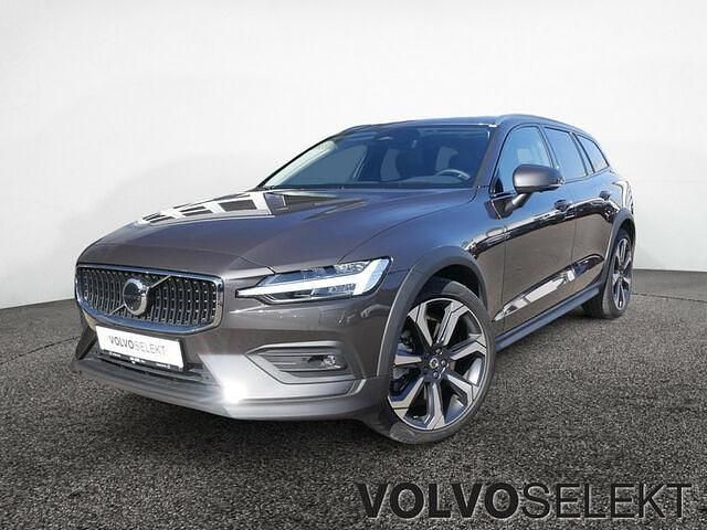 Gebraucht Volvo V60 CC Ultimate 250 PS (183 kW) 2024 Grau / platinum grey (metallic) Kombi