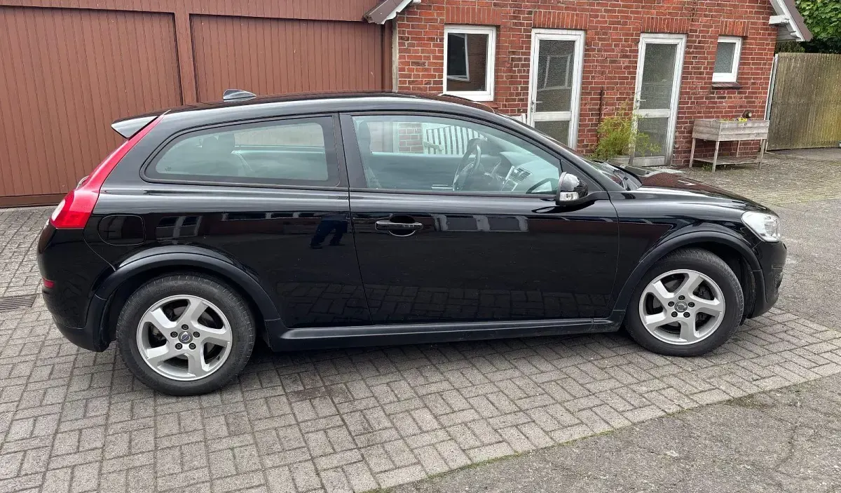 Gebraucht Volvo C30 Momentum 114 PS (83 kW) 2011 Schwarz Kleinwagen