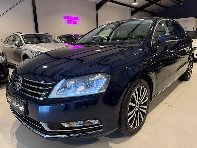 Blau Gebraucht 2012 VW Passat S Limousine | 13.400 € (Teuer) - Bild 1/4