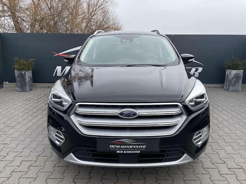 Gebraucht Ford Kuga Titanium 150 PS (110 kW) 2019 Schwarz SUV