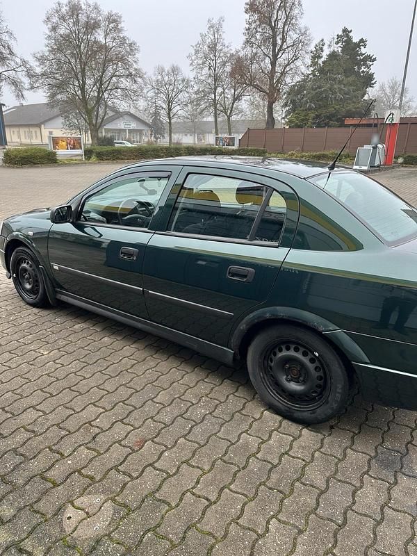 Gebraucht Opel Astra 75 PS (55 kW) 1999 Grün Limousine