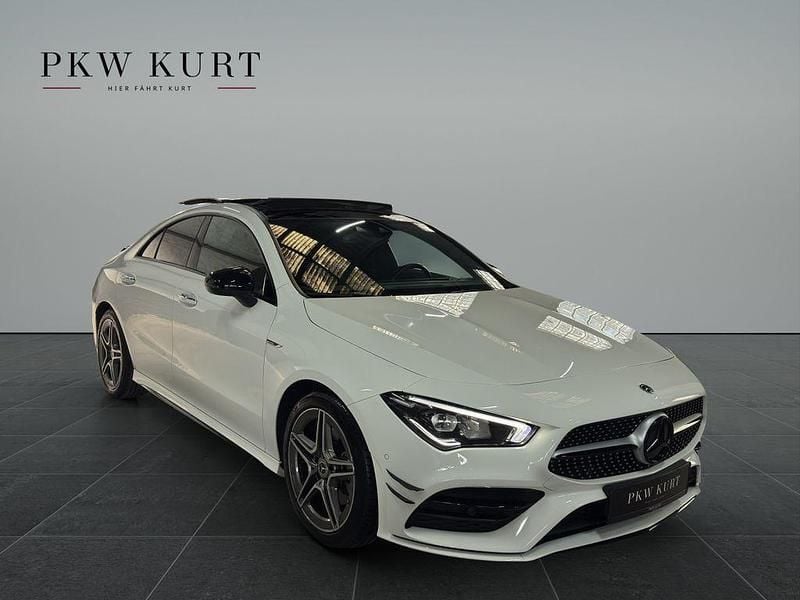 Weiß Gebraucht 2020 Mercedes CLA220 AMG line Limousine | 36.990 € (Teuer) - Bild 1/4