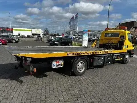 Begagnad Mitsubishi Canter 2005 Gul