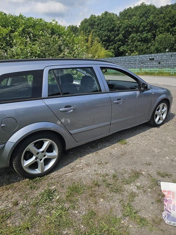 Blau Gebraucht 2006 Opel Astra Kombi | 999 € (Guter Preis) - Bild 1/4