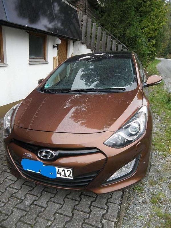 Braun Gebraucht 2014 Hyundai i30 Style Limousine | 6.300 € (Fairer Preis) - Bild 1/4