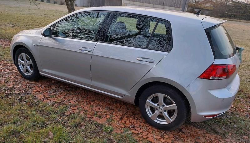 Gebraucht VW Golf VII 100 PS (73 kW) 2014 Silber Limousine