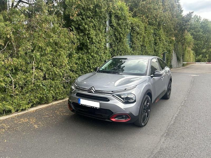 Grau Gebraucht 2021 Citroën C4 Shine Limousine | 19.500 € (Guter Preis) - Bild 1/4