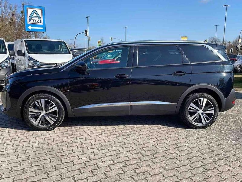 Gebraucht Peugeot 5008 Allure 131 PS (96 kW) 2023 Lackierung schwarz perla nera/ SUV