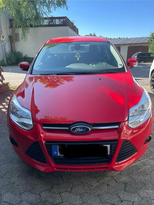 Rot Gebraucht 2014 Ford Focus Kombi | 3.900 € (Fairer Preis) - Bild 1/4