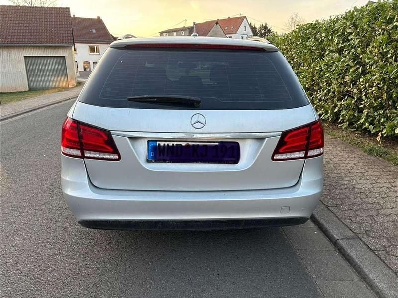 Gebraucht Mercedes E250 204 PS (150 kW) 2014 Silber Kombi