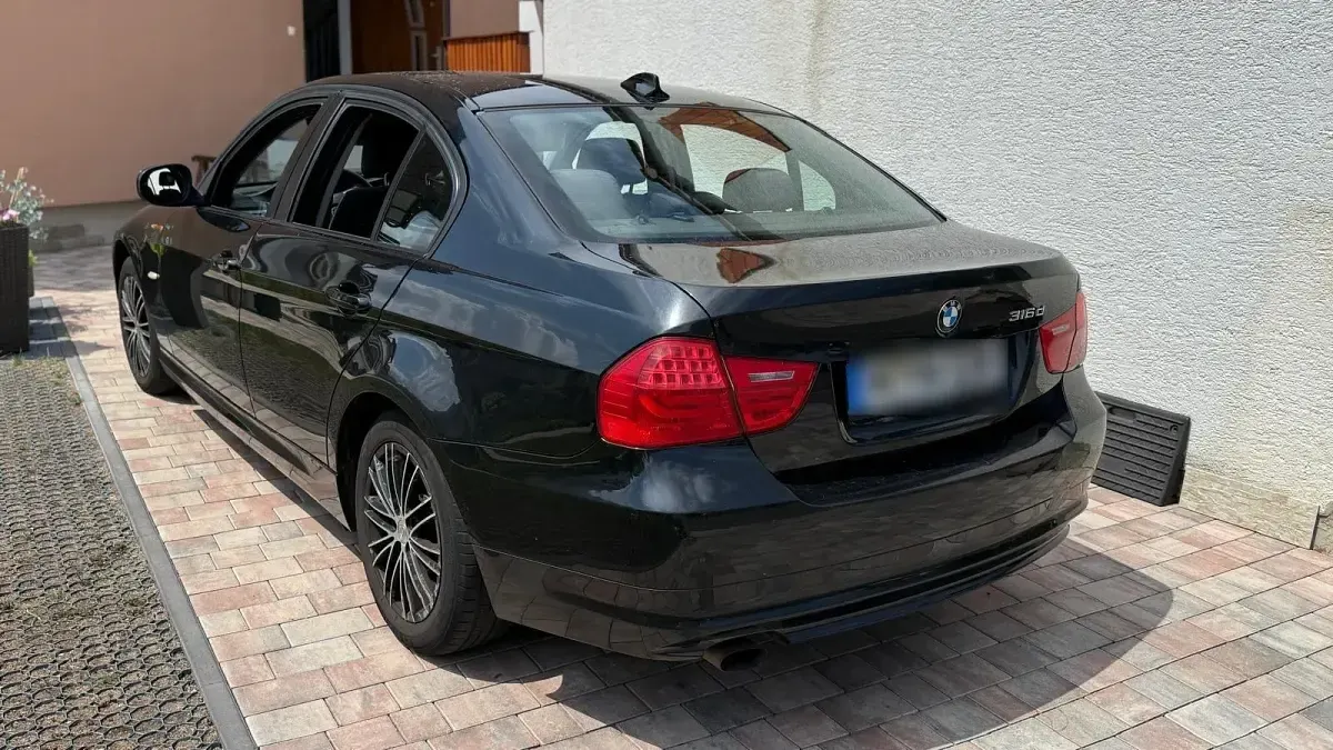 Gebraucht BMW 316 116 PS (85 kW) 2009 Schwarz Limousine